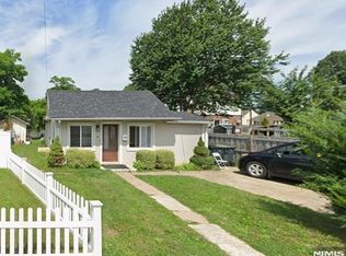 16 N Prospect Ave, Bergenfield, NJ 07621