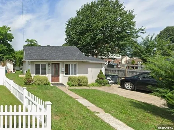 16 N Prospect Ave, Bergenfield, NJ 07621