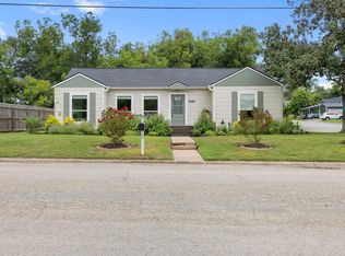 114 E Obryant St, Bellville, TX 77418