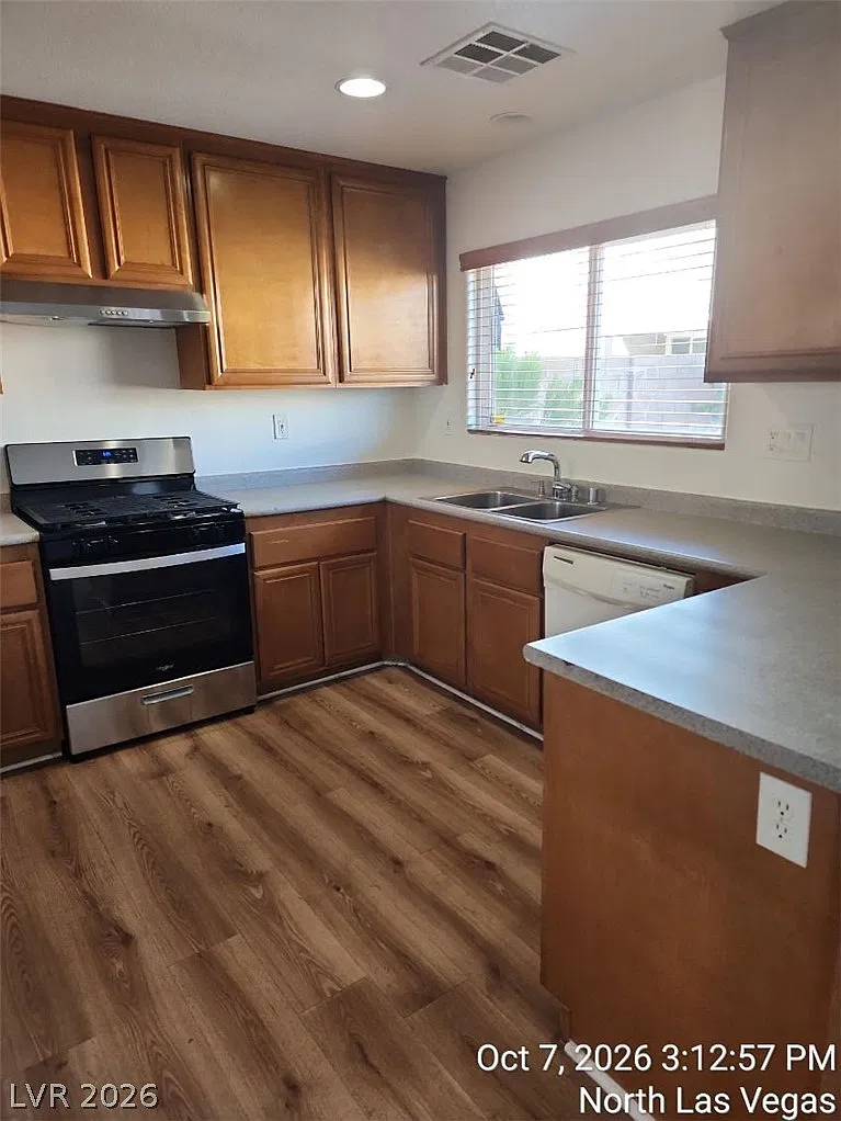 4 bed, 2.5 bath, 2043 sqft, $1,995 — Photo 4