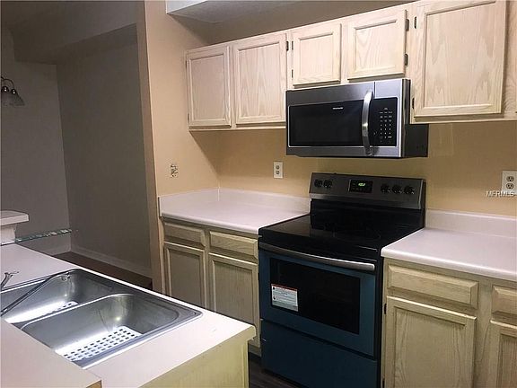 3rd image of 5618 Pinnacle Heights Cir APT 207
