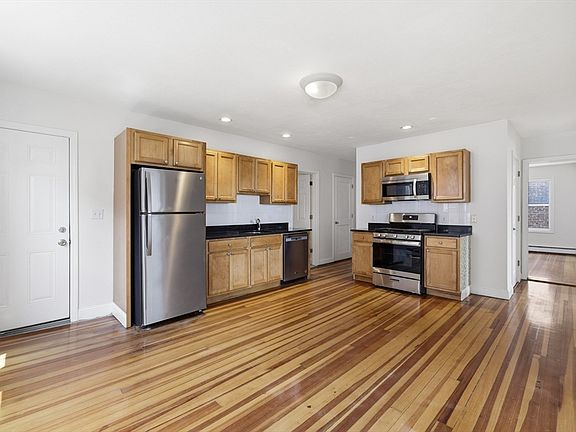 3rd image of 41 Harbor St Unit 4