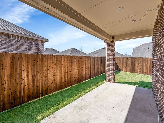 4th image of 1321 Lazy Grove Dr