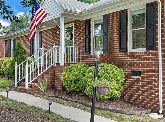 3rd image of 9082 Fayemont Dr