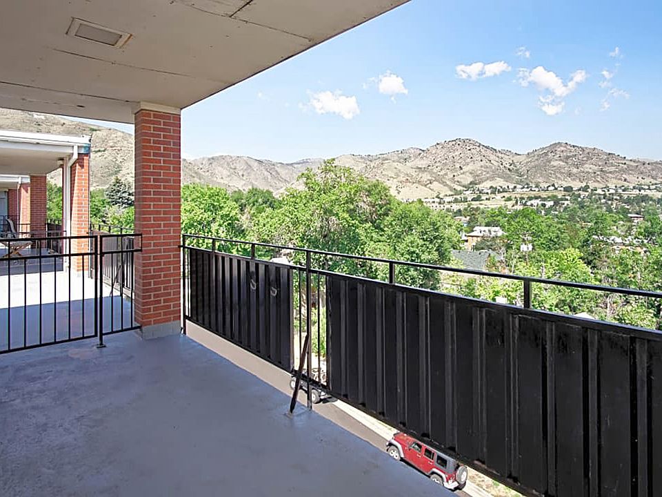 1st image of 909 13th St APT 8