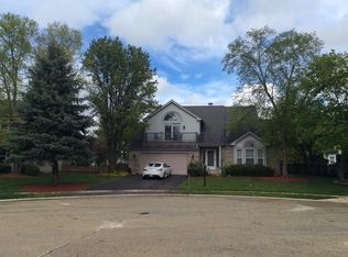 5 Pebble Ct, Bolingbrook, IL 60440