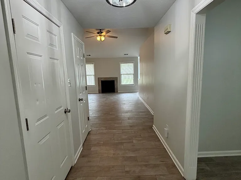 4728 Hartland Pkwy — Photo 2