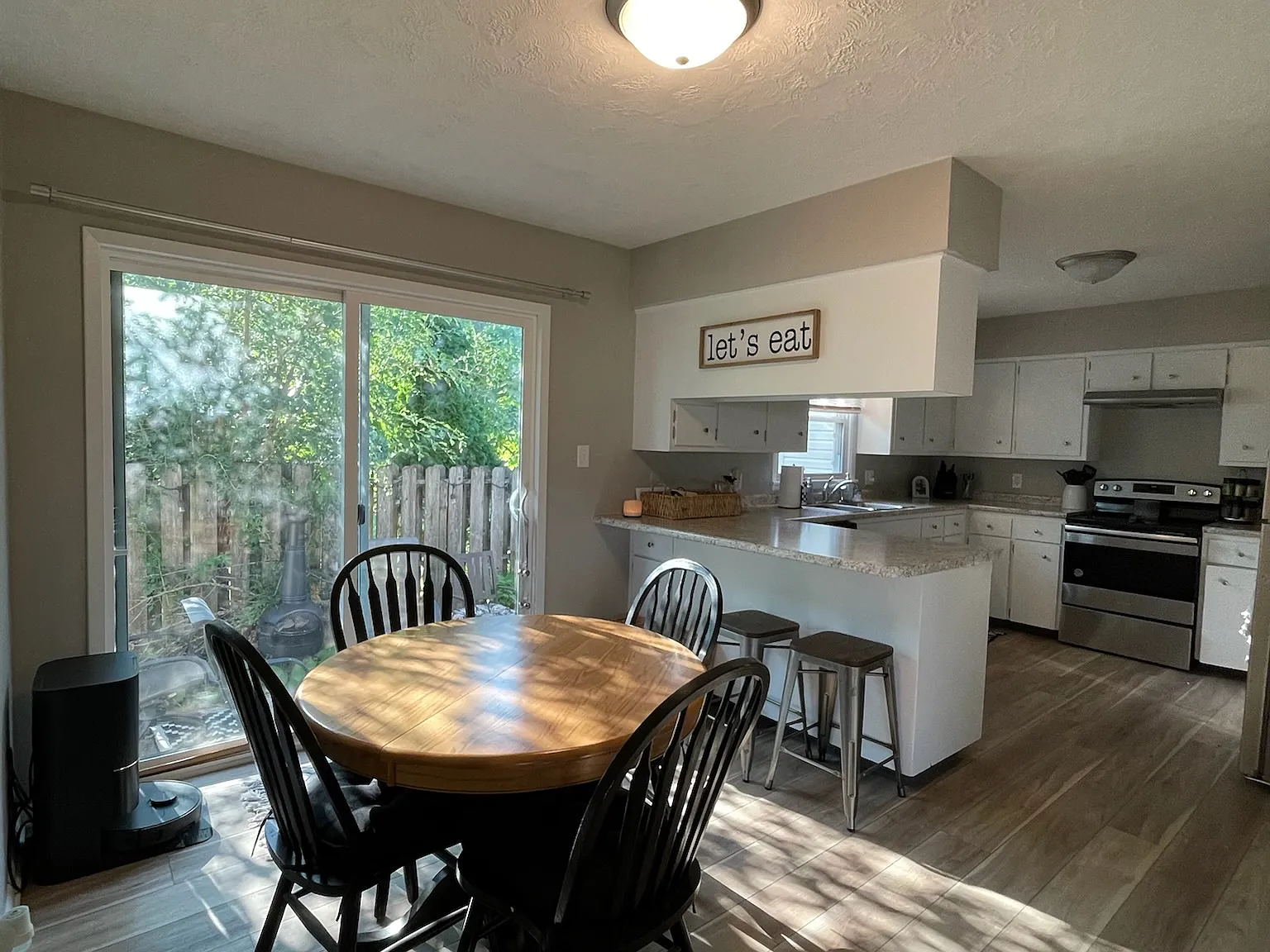 3 bed, 1196 sqft, $1,745 — Photo 3