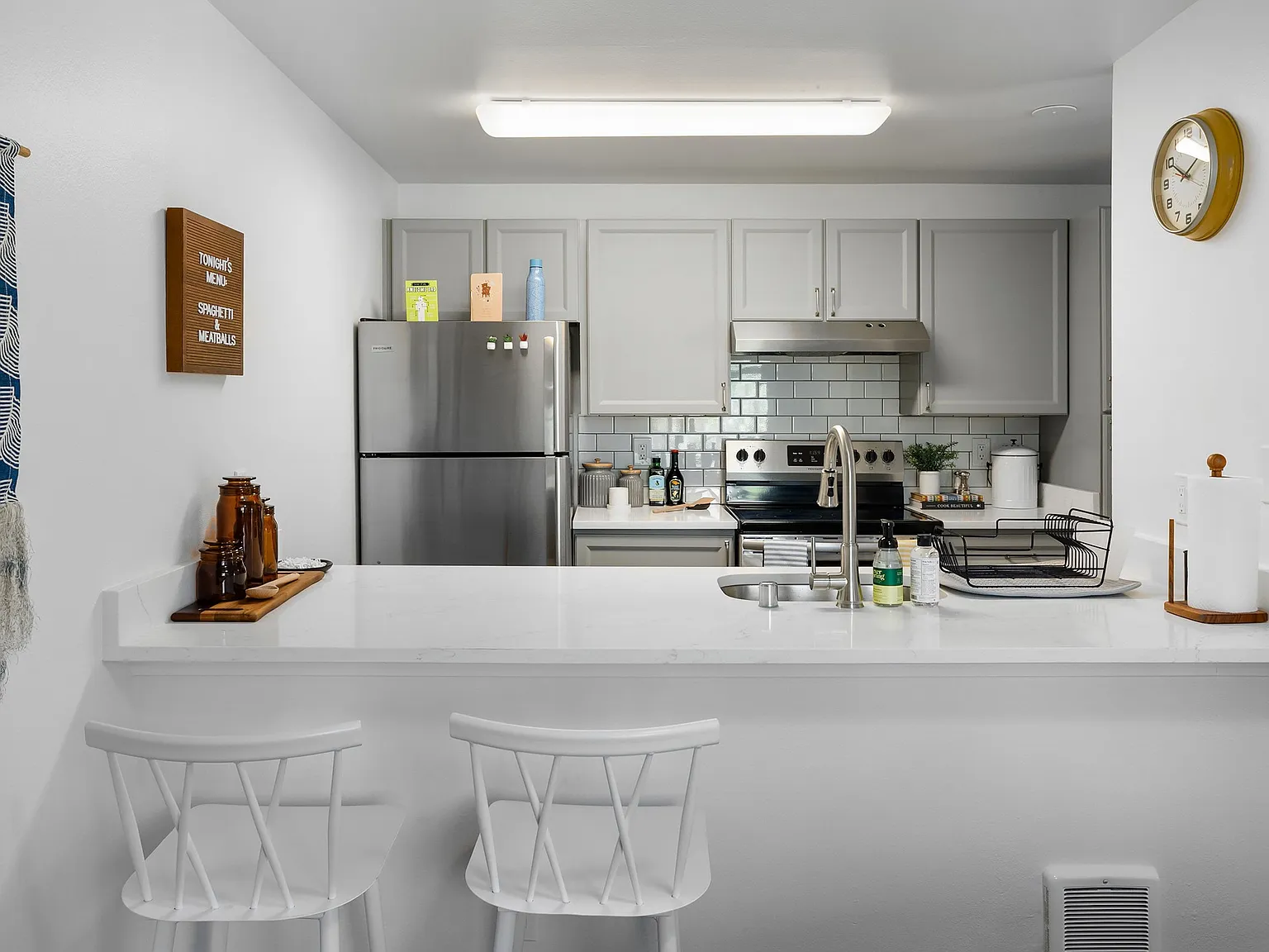 Dockside Apartments — Photo 1