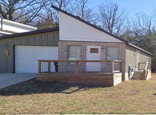 160 S Woodsprings Dr, Fayetteville, AR 72701
