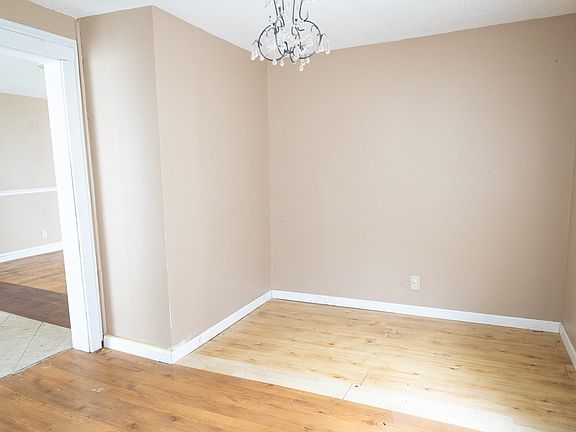 18th image of 901 Palm St.