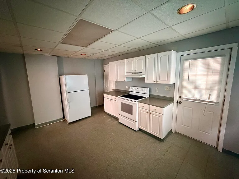 818 W Locust St — Photo 8