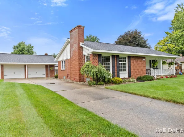 6525 Clover Ln, Jenison, MI 49428