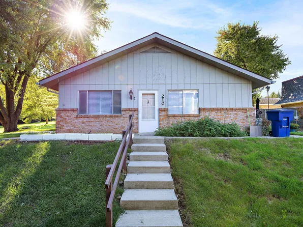 210 River Oaks Dr, Delaware, OH 43015