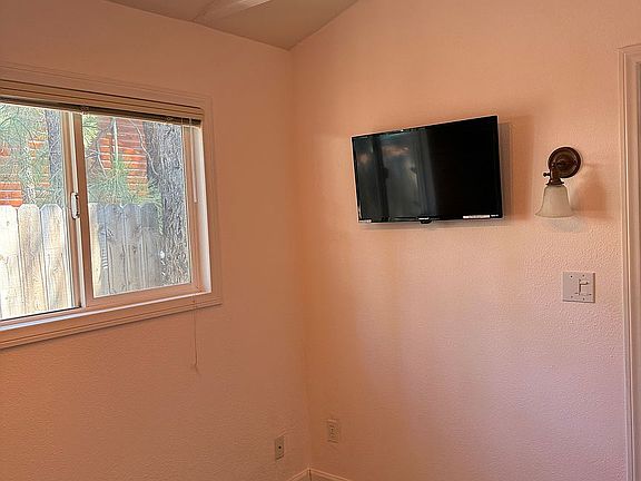 2nd image of 1019 Sugarloaf Blvd