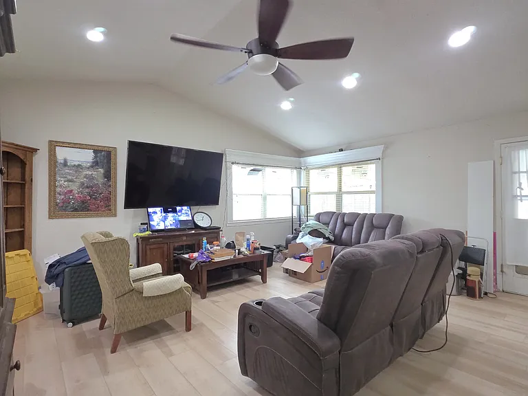 1273 Valencia Ln — Photo 3
