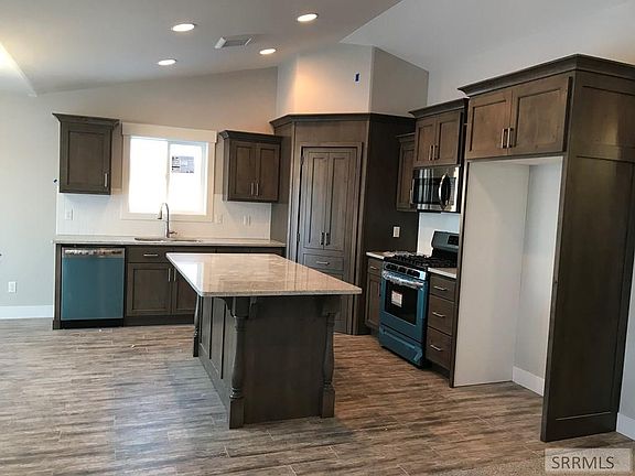 4th image of 597 E Glendora Cir