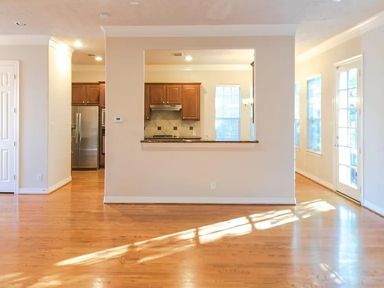1507 Shady Villa Manner — Photo 8