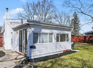 719 Robert St, Lansing, MI 48910