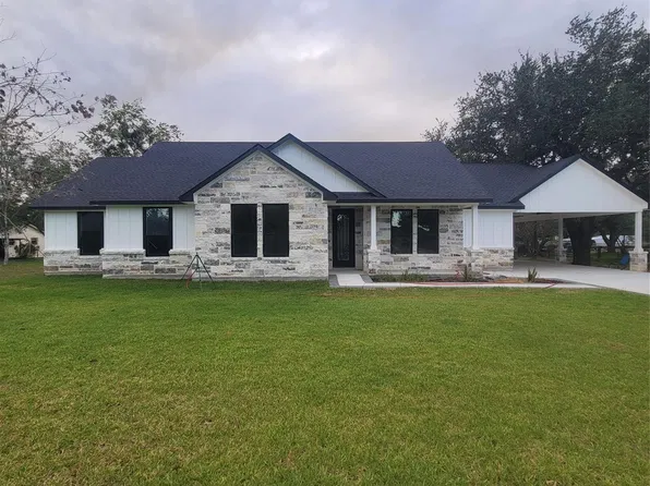 707 Clark St, Eagle Lake, TX 77434