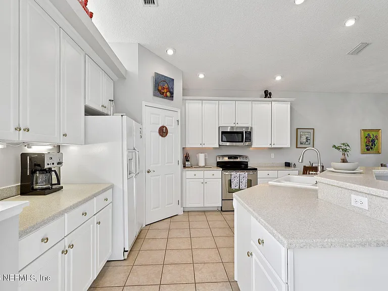 6534 Burnham Cir — Photo 11