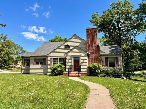 26 Birch St NE, New London, MN 56273
