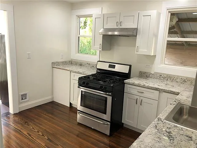 2 bed, 1.0 bath, 900 sqft, $1,500 — Photo 3