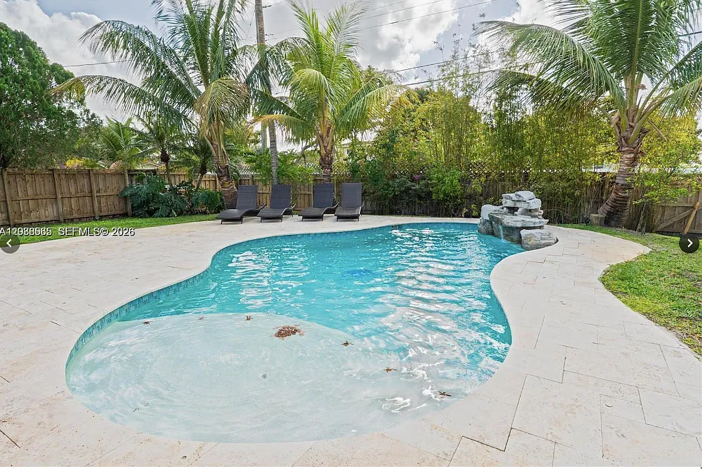 4 bed, 3.0 bath, 1504 sqft, $6,500 — Photo 2
