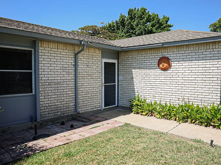 5236 Hawse Dr — Photo 2