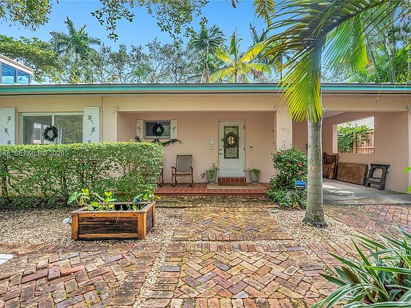 3rd image of 2490 Abaco Ave