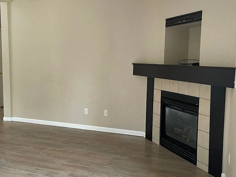 5225 White Willow Dr #J130 — Photo 8
