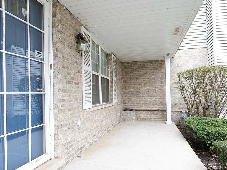 402 S Frontenac St — Photo 2
