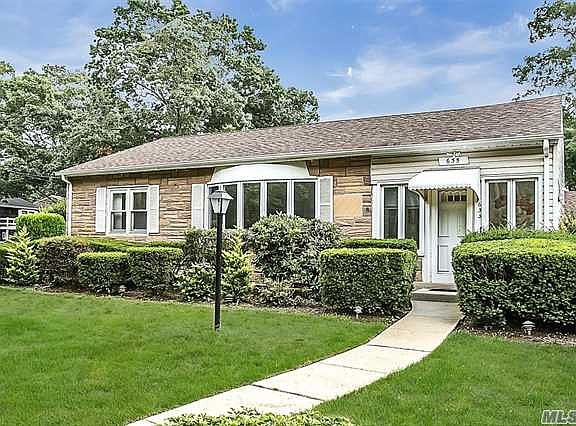 2nd image of 635 Seaford Ave