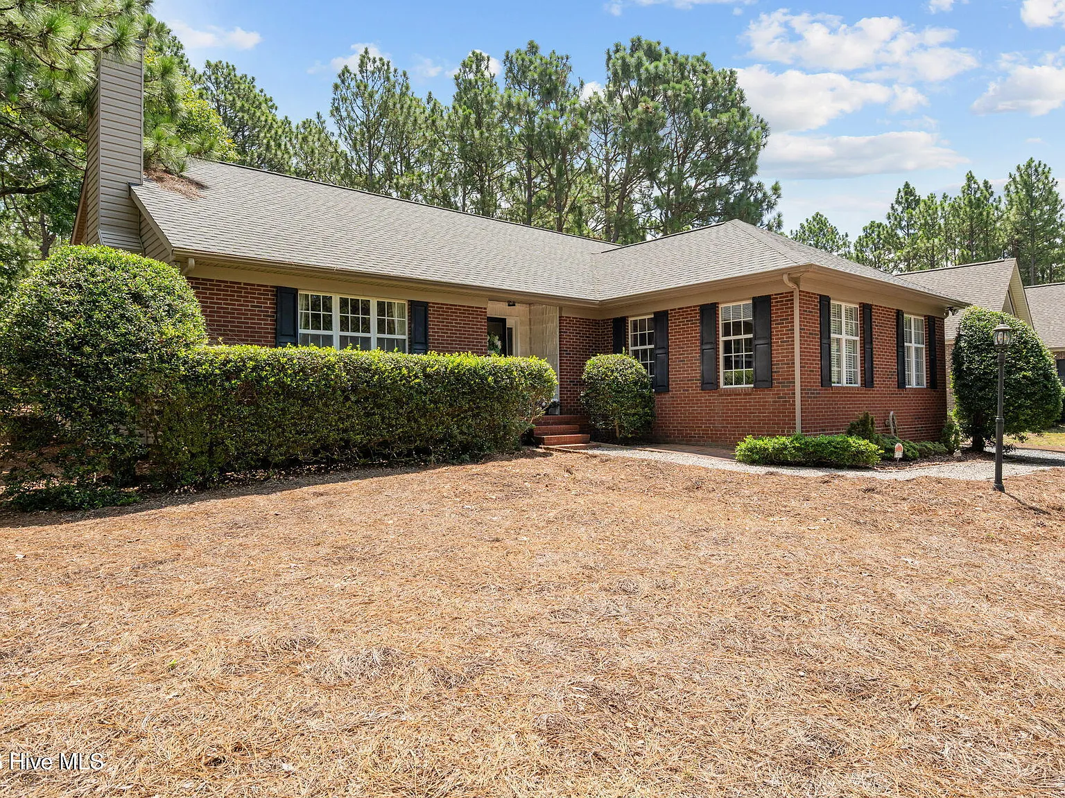 3 bed, 2.0 bath, 1813 sqft, $2,100 — Photo 2