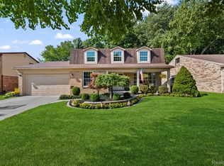 5689 Bingham Dr, Troy, MI 48085
