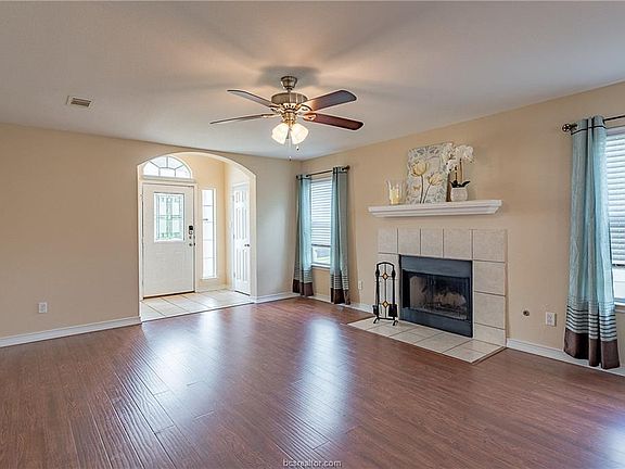 5th image of 15133 Meredith Ln