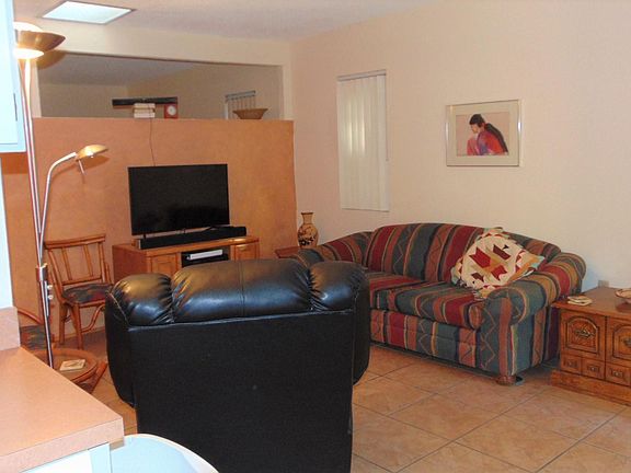 3rd image of 107 W Calle Del Ano