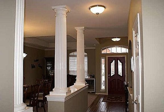 Beautiful archetectural features like columns in the entry way
