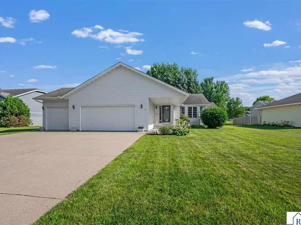 19 La Mar Ct, North Mankato, MN 56003