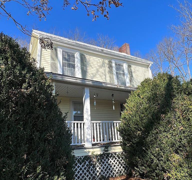 1st image of 223 King St