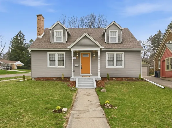 302 Hubbard Ave, Elgin, IL 60123