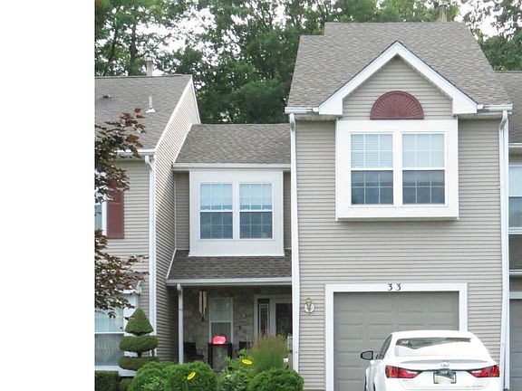 3rd image of 33 Cypress Pl