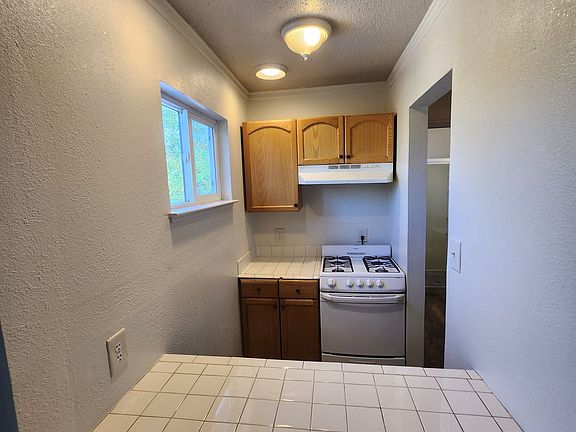 4th image of 810 Mill St APT 14