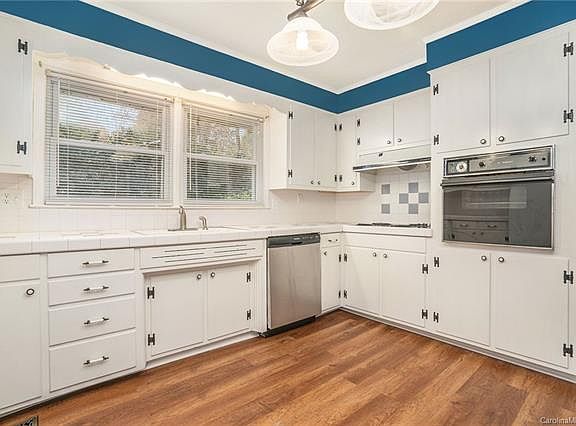 5th image of 233 Lakeview Dr
