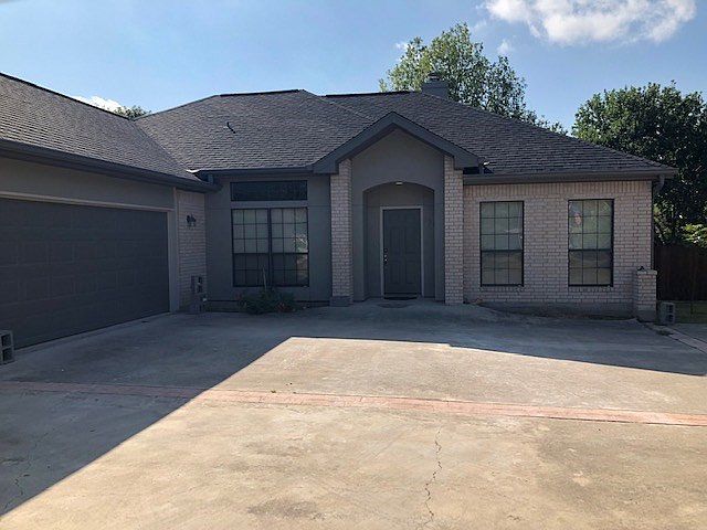2nd image of 121 Caribou Ln