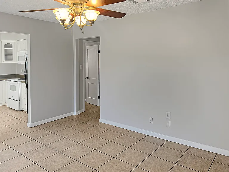 1101 Isbell St — Photo 10