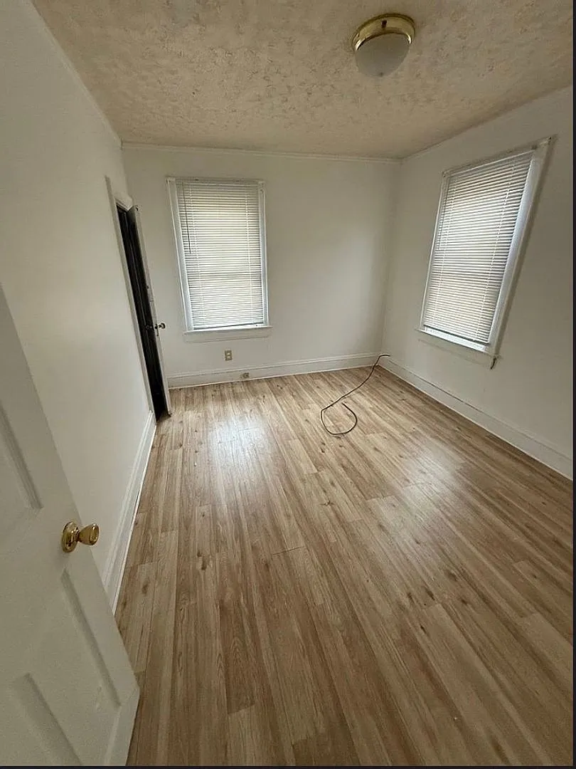 3 bed 1.5 Bath Home — Photo 2