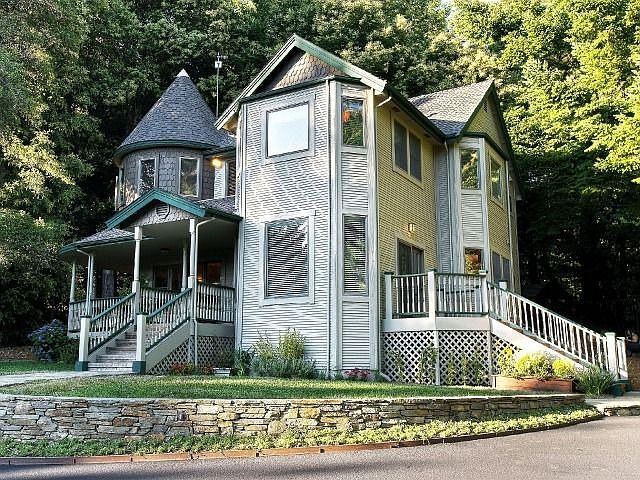 1st image of 135 Molina Dr