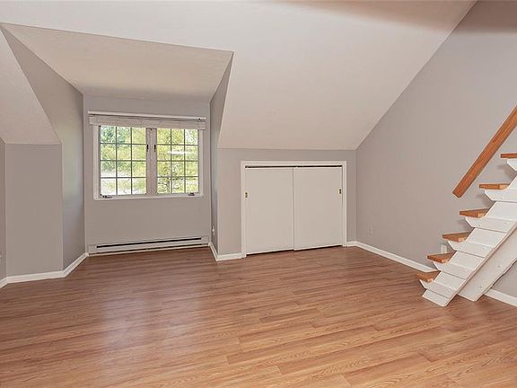5th image of 217 S Oval Dr