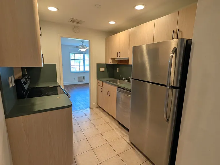 1448 NE 27th Ct — Photo 7
